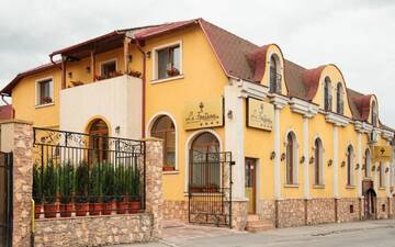 Фотографии Гостевой дом Pension La Fontana г. Бая-Маре (Румыния) №1 Фото Гостевой дом Pension La Fontana г. Бая-Маре 1