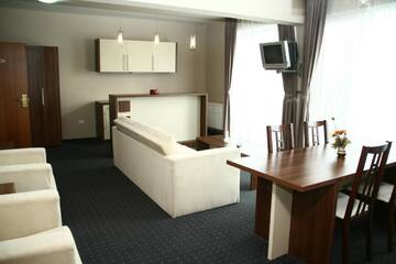 Фото номера Трехместный номер Отель Euro House Hotel г. Бая-Маре 4