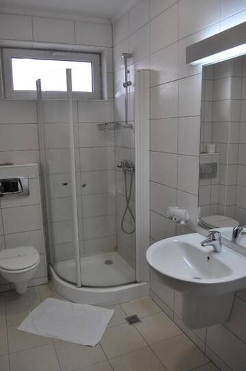 Фото номера Двухместный номер с 2 отдельными кроватями Отель Euro House Hotel г. Бая-Маре 10