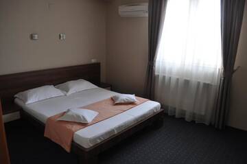 Фото номера Двухместный номер с 1 кроватью Отель Euro House Hotel г. Бая-Маре 3
