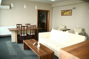 Фото номера Трехместный номер Отель Euro House Hotel г. Бая-Маре 3