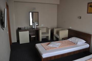 Фото номера Двухместный номер с 2 отдельными кроватями Отель Euro House Hotel г. Бая-Маре 5