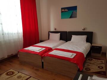 Фото номера Двухместный номер с 2 отдельными кроватями Отель Hotel New г. Бая-Маре 2