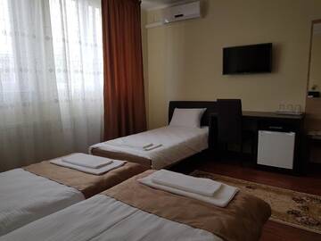 Фото номера Трехместный номер Отель Hotel New г. Бая-Маре 3