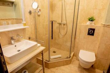 Фото номера Представительский двухместный номер с 1 кроватью Отель Magus Hotel г. Бая-Маре 12