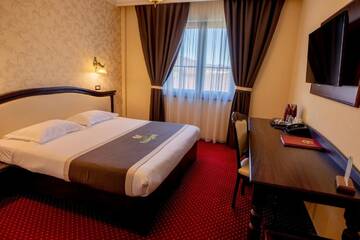 Фото номера Двухместный номер Делюкс с 1 кроватью Отель Magus Hotel г. Бая-Маре 5