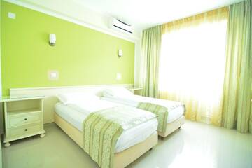 Фото номера Улучшенный двухместный номер с 1 кроватью Отель Hotel Seneca г. Бая-Маре 5