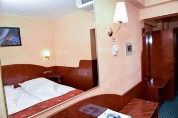 Фото номера Стандартный одноместный номер Отель Hotel Carpati г. Бая-Маре 7