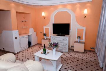 Фото номера Улучшенный двухместный номер с 1 кроватью Отель Hotel Carpati г. Бая-Маре 5