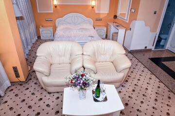 Фото номера Улучшенный двухместный номер с 1 кроватью Отель Hotel Carpati г. Бая-Маре 6
