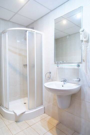 Фото номера Двухместный номер с 2 отдельными кроватями Отель Hotel Rivulus г. Бая-Маре 5