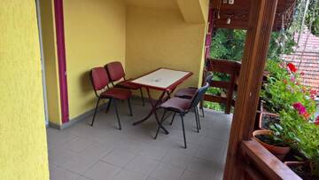 Фото номера Стандартный трехместный номер Гостевой дом Pension Cremona г. Бая-Маре 4